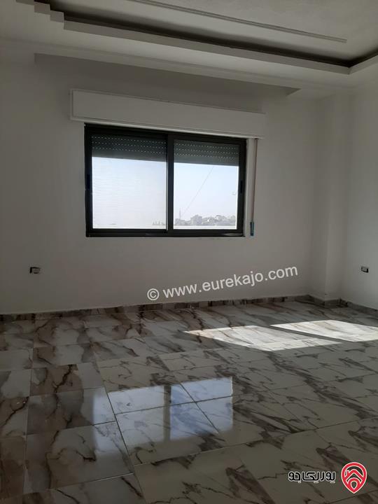 شقة طابق ثالث مساحة 150م و روف 100م مستقل للبيع في عمان - ابو السوس