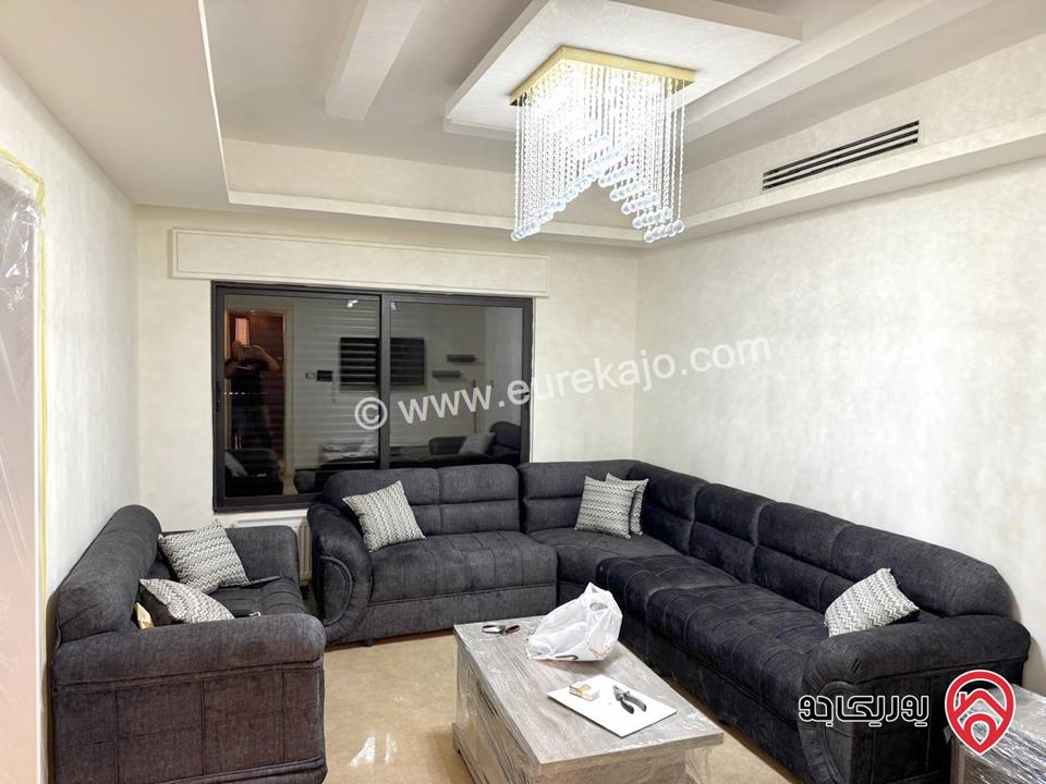 شقة ارضية مفروشة مساحة 180م داخلي و 50م خارجي تراس ومدخل خاص للإيجار في عمان - الرابية 