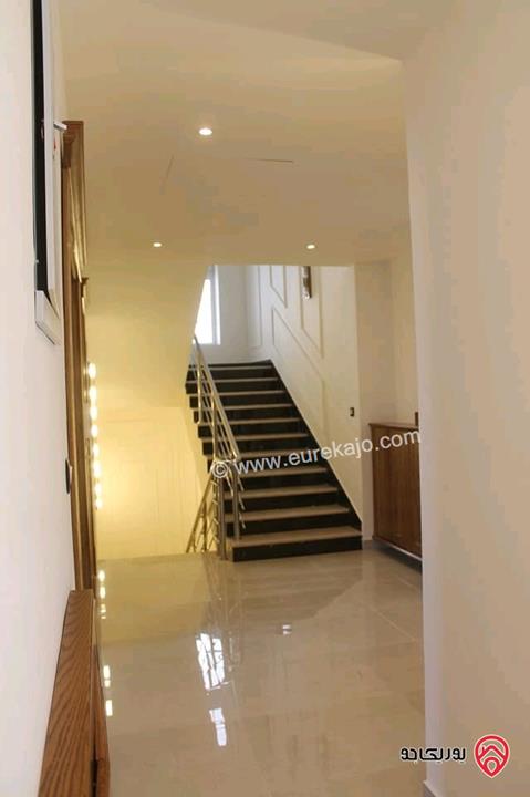 فيلا نظام اسباني مساحة 890م على أرض 721م للبيع في عمان - شفا بدران 