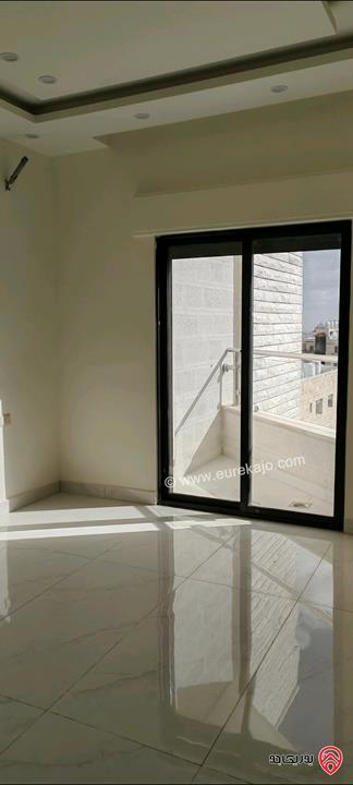 شقة جديدة مساحة 165م دوبلكس للبيع في عمان - الجبيهة شارع الاردن حي الديوان