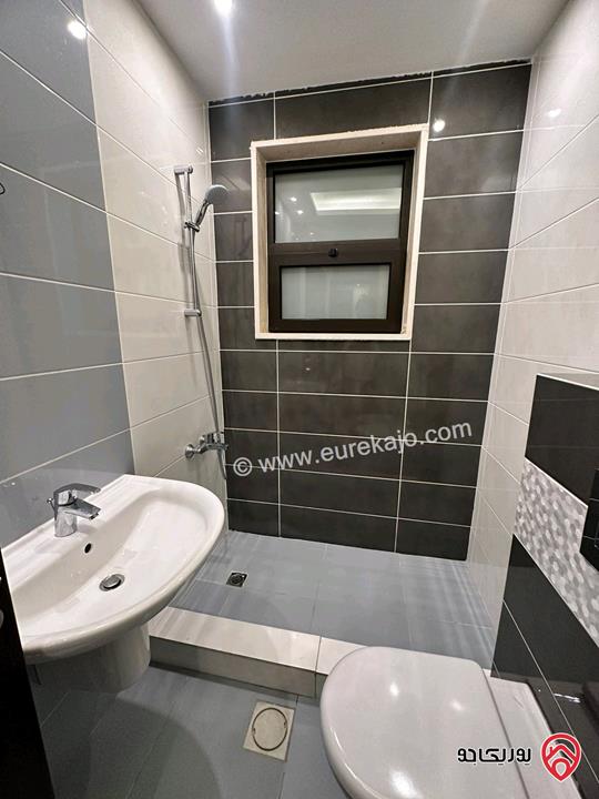 شقة مساحة 150م طابق ثاني للايجار مفروشة في عمان - الشميساني مطلة على البوليفارد