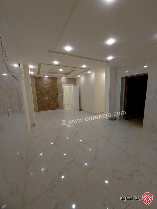 شقة طابق ارضي مساحة 240م للبيع في اربد
