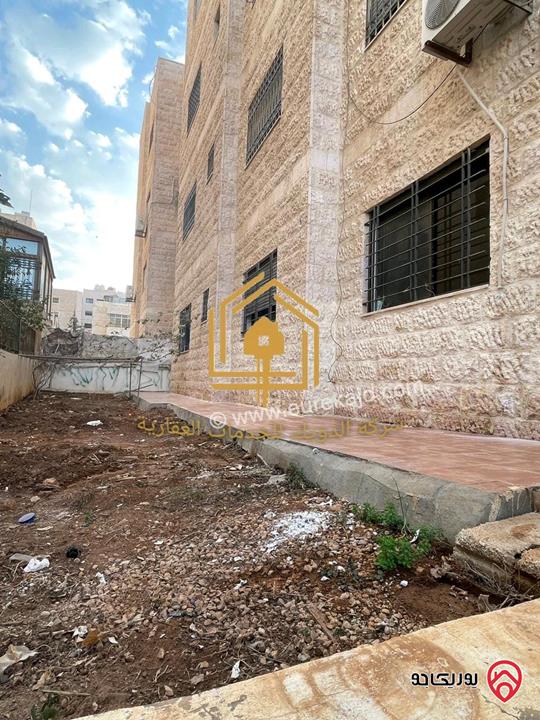 شقة فارغة أرضية مساحة 130م داخلي و 80م خارجي للايجار في عمان - الجبيهة 