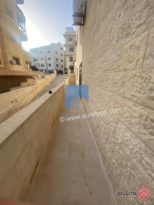 شقة شبه أرضية 200م مع ترسات 80م تشطيب سوبر ديلوكس للبيع في عمان - خلدا