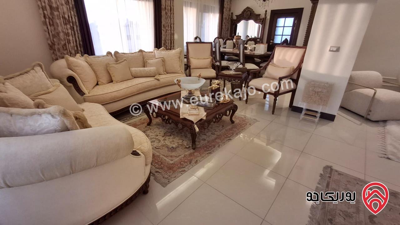 شقة فاخرة مفروشة طابق أخير مع روف مساحة 300م للايجار في عمان - الرابية