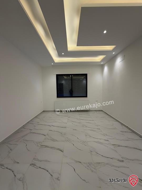 شقة سوبر ديلوكس طابق ثالث مع روف مساحة 229م داخلي و 120م خارجي للبيع في عمان - حي الصحابة  