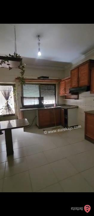  شقه مميزه للايجار في عمان - شارع الجامعة – خلف فندق الفنار الطابق شبه ارضي مساحه الشقه الداخلي 200م  السعر المطلوب 4000 سنوي