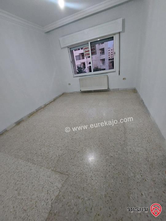 شقة طابق أول مساحة 181م للبيع في عمان - ام السماق خلف مكة مول 