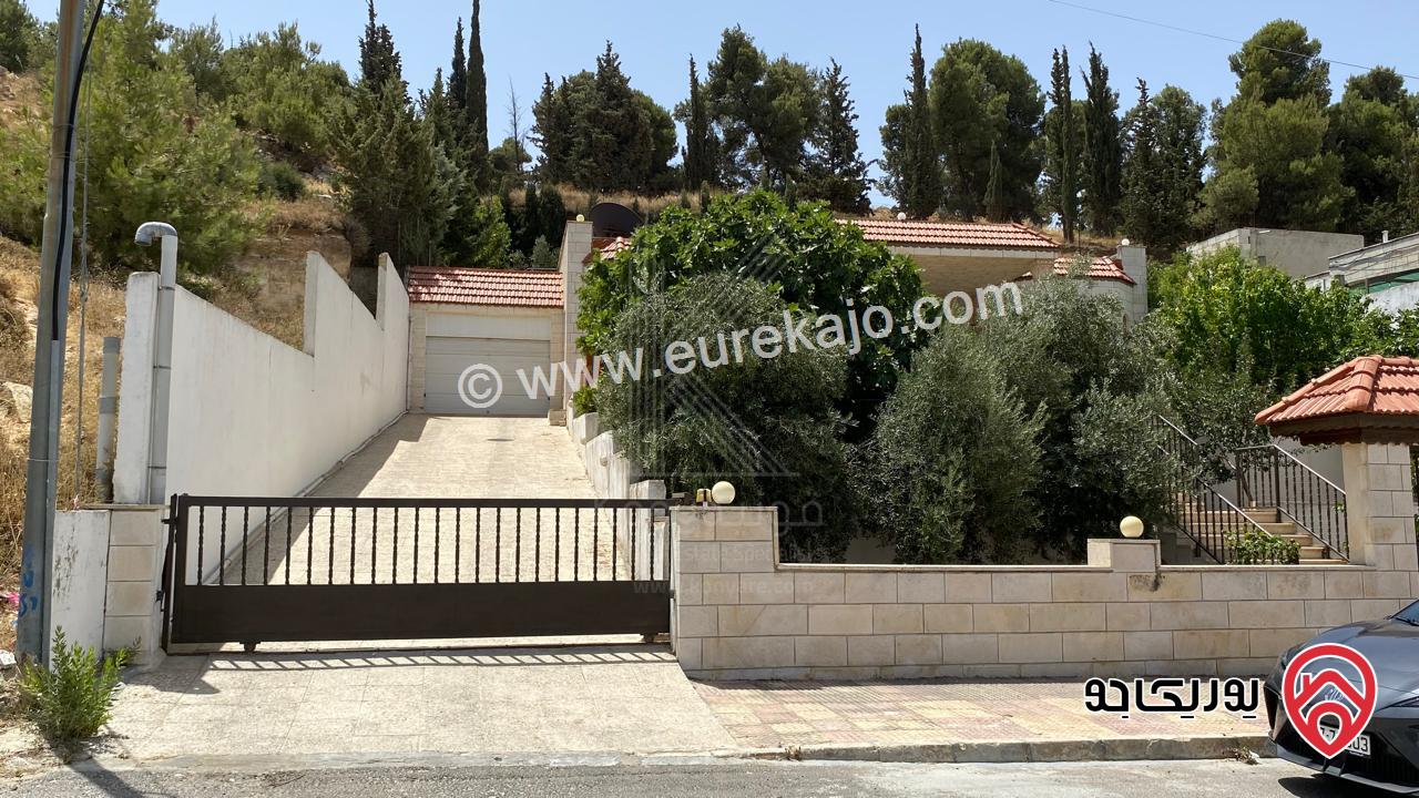 فيلا مميزة مستقلة مساحة 317م على ارض 1209م للبيع في الحمر