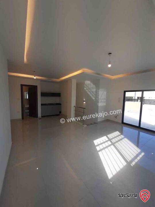 شقة طابق ثالث مساحة 200م مع روف غير مبني 100م للايجار في عمان - تلاع العلي 