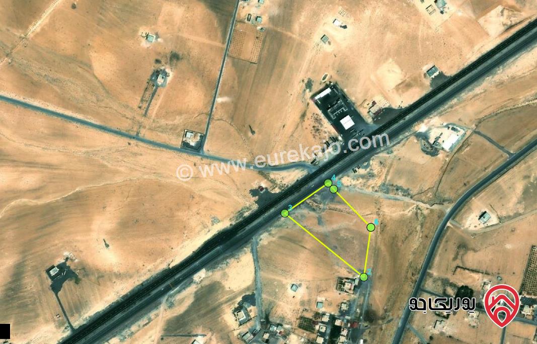 قطعه ارض مساحة 15 دونم و 939م للبيع على شارع الرئيسي باتجاه معان (قريه مريغه ) الى عمان واجهه شارع 89م تصلح لمجمع تجاري او استراحه لشحن كهرباء موقع مميز جدا 