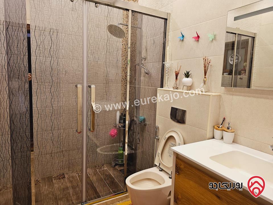 شقة سوبر ديلوكس مساحة 273م طابق أرضي مع مساحة خارجية 90م للبيع مفروشة في الجبيهة 