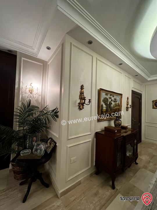 شقة ارضية مفروشة مساحة 250م داخلي وخارجي 90م للإيجار السنوي في عمان - دير غبار 