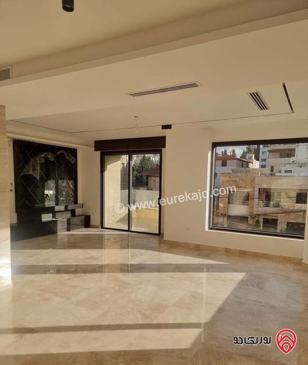 شقة ارضية مساحة 220م مع حوض سباحة للبيع في عمان - دابوق 