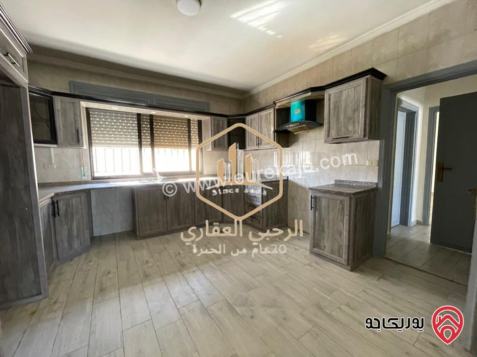 شقة مجددة بالكامل طابق ثالث مساحة 150م للايجار الفارغ في عمان - الشميساني 