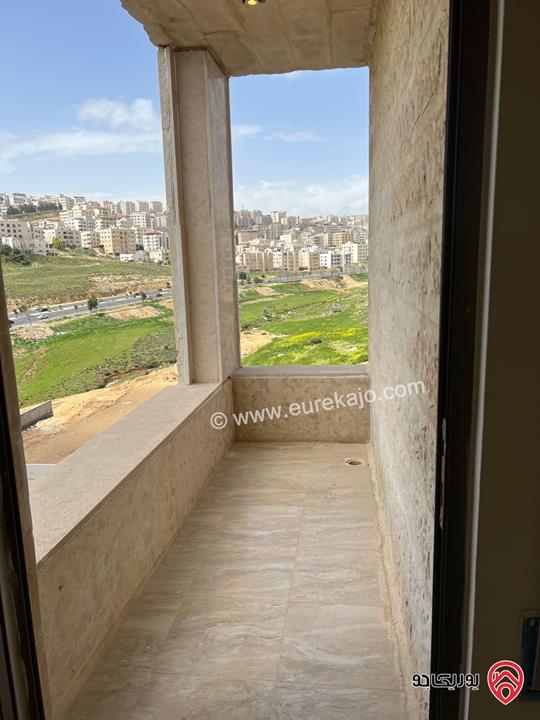 شقة فخمة طابق ثالث مساحة 160م للبيع في عمان - الجبيهة / حي المنصور