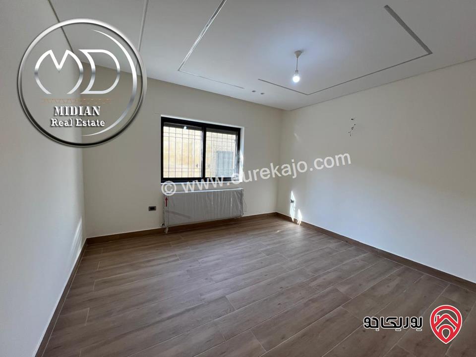 شقق أرضي وشبه أرضي للبيع في عمان - حي الصحابة مساحات 240م مع تراسات و حدائق تشطيبات عصرية فاخرة جديدة لم تسكن