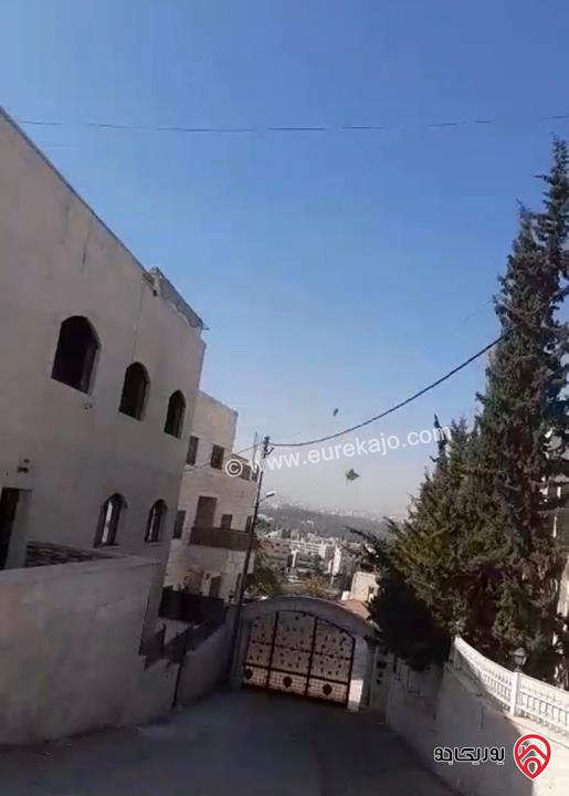 منزل مكون من 3 طوابق على ارض 301م للبيع في عمان - حي عدن في جبل النصر