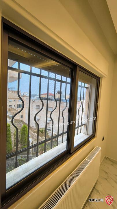 شقة سوبر ديلوكس طابق أرضي مساحة 180م للبيع في عمان - تلاع العلي 