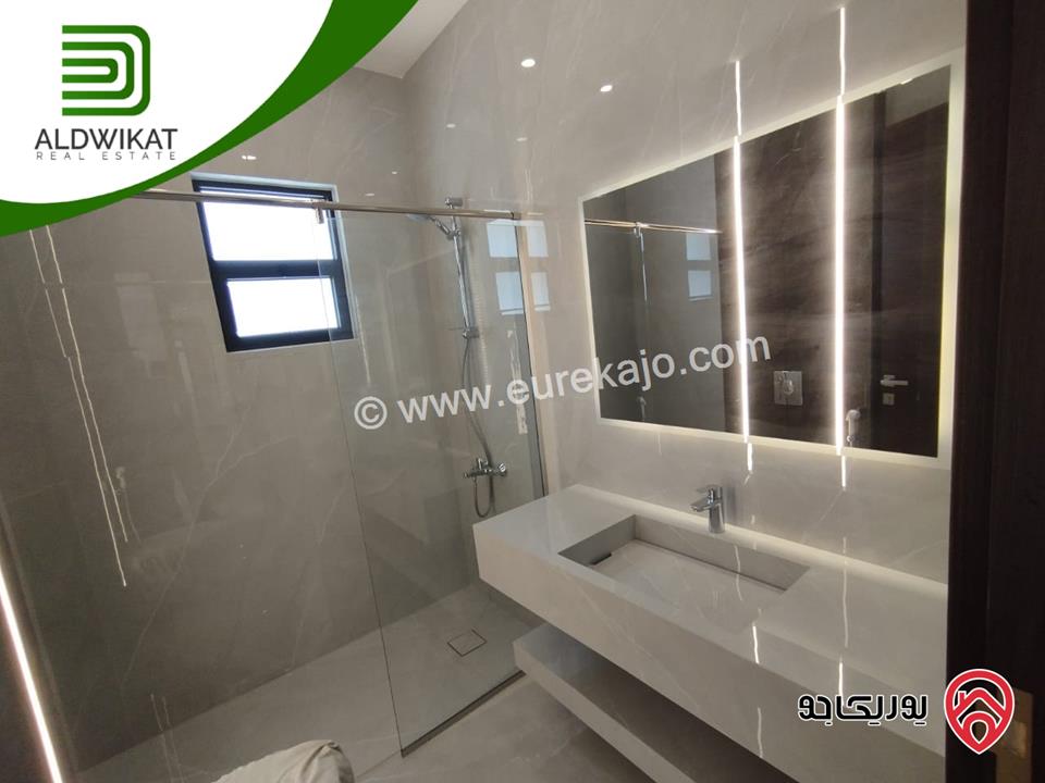 شقة  طابق ارضي مساحة البناء 370م ومساحة الترس 150م للبيع في عمان - دير غبار