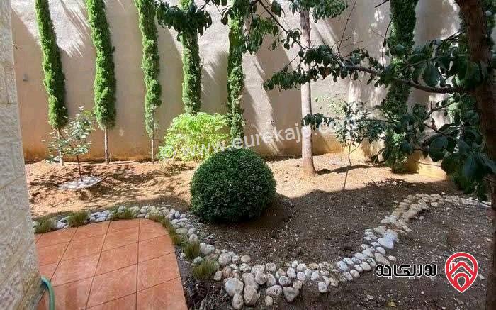 شقة فارغة طابق ارضي المساحة الداخلية 220م والمساحة الخارجية 150م للايجار في عمان - دير غبار