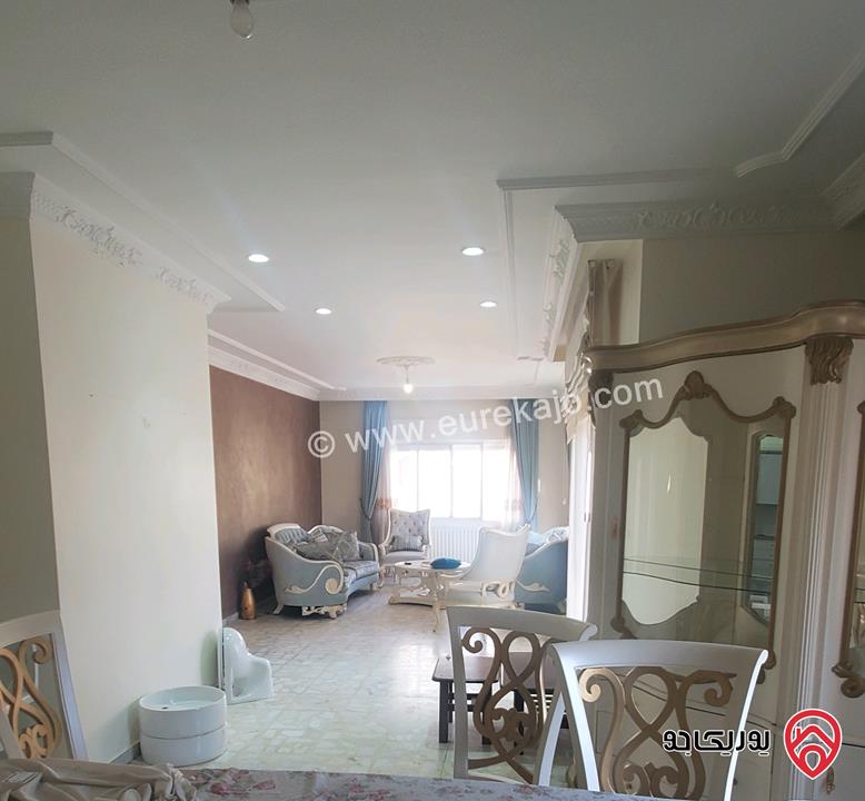 شقة طابقية مساحة 290م للبيع في عمان - الرابية 