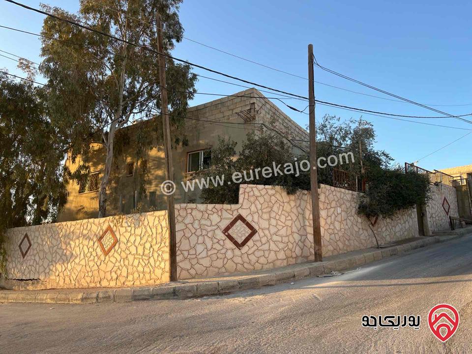 بيت مستقل على شارعين مساحة 200م على أرض 300م للبيع في الزرقاء، حي الرشيد، جريبا