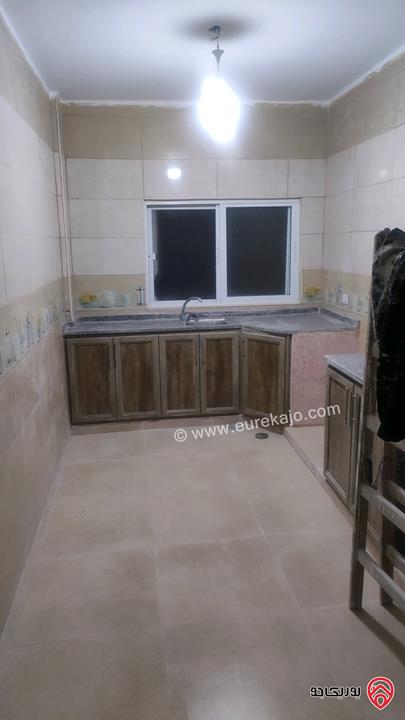 شقة سكنية طابق اول مساحة 100م للايجار في الزرقاء - الوسط التجاري