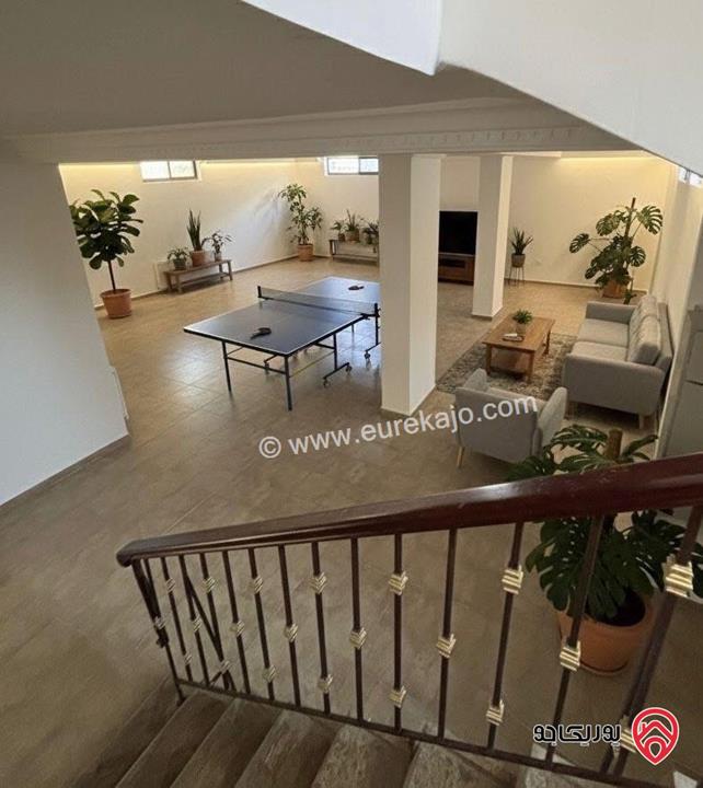 فيلا مساحة 900م على أرض 1 دونم و 150م للبيع في عمان - طريق المطار رجم عميش