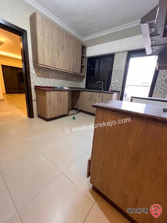 شقة طابق ثالث مساحة 160م للايجار في عمان - ام السماق 