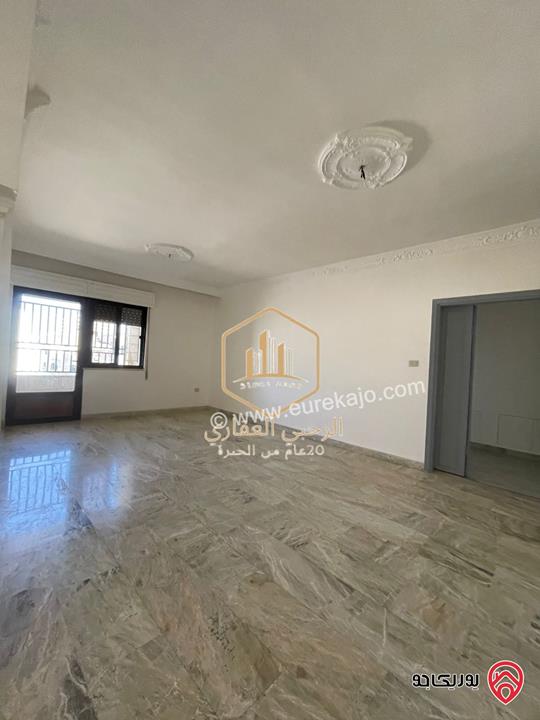 شقة مجددة بالكامل طابق ثالث مساحة 150م للايجار الفارغ في عمان - الشميساني 