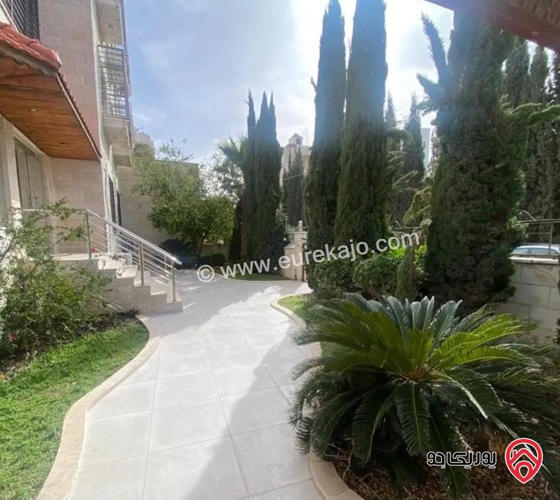 شقة ارضية مساحة 255م مع حديقة 255م وكراج ومدخل خاص للبيع في عمان - أم أذينة